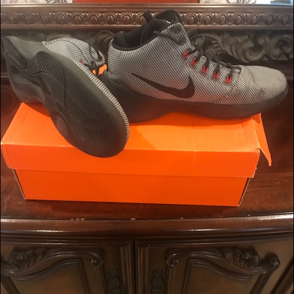 Boys Nike gym shoes